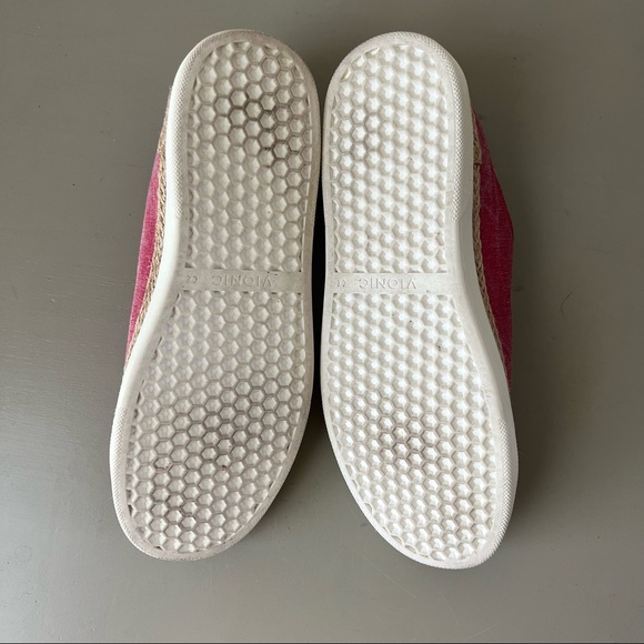 Vionic Hattie Red Sneakers size 7 - Picture 5 of 8